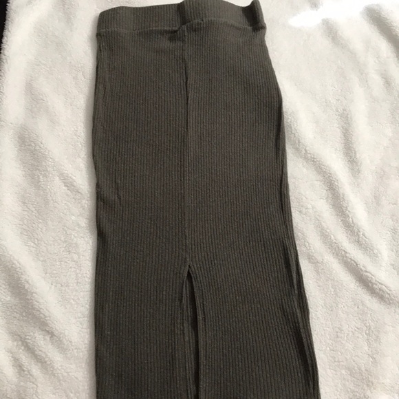 Skirt and crop top - Picture 8 of 8